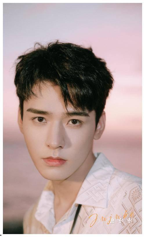 热巴龚俊最新爆料图片,最新爆料图片曝光，浪漫瞬间引网友热议！”